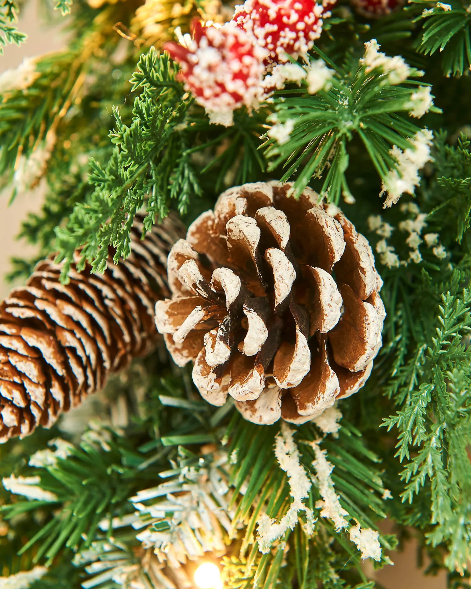 Pre-Lit Snow Flocked Mixed Tip Wreath, 60 Cm