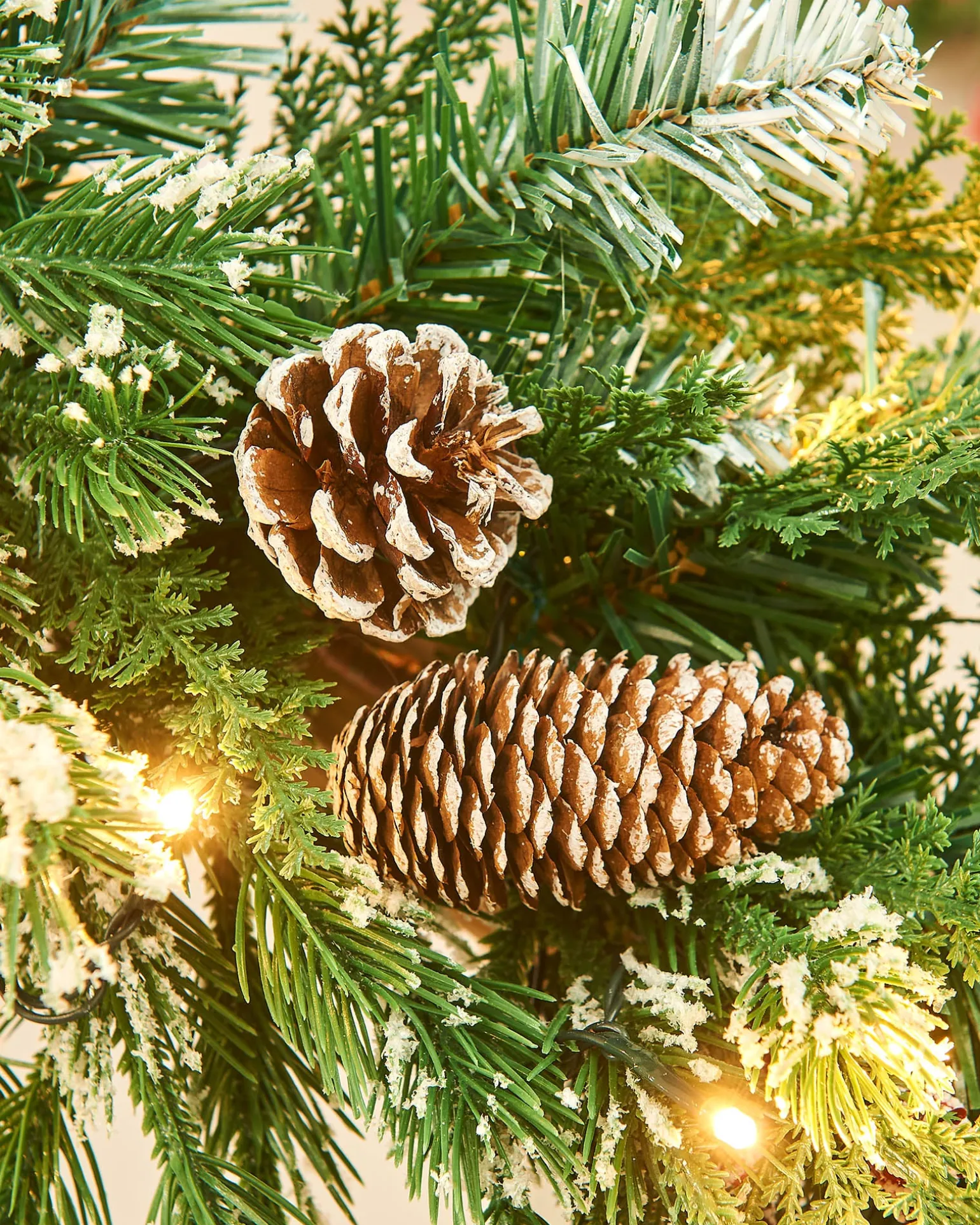 Pre-Lit Snow Flocked Mixed Tip Garland, 9 Ft