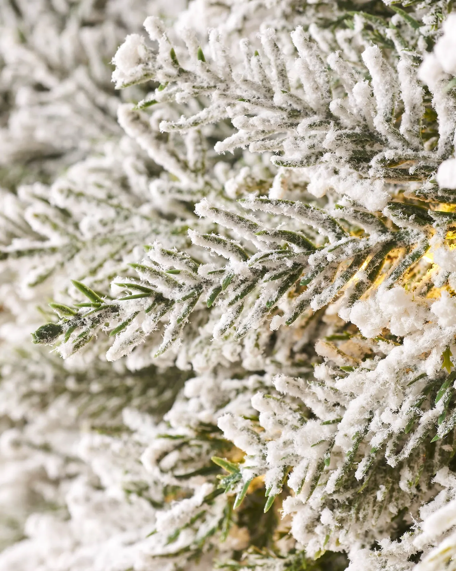 Pre-Lit Snow Flocked Natural Fir Majestic Wreath, 1.5 M