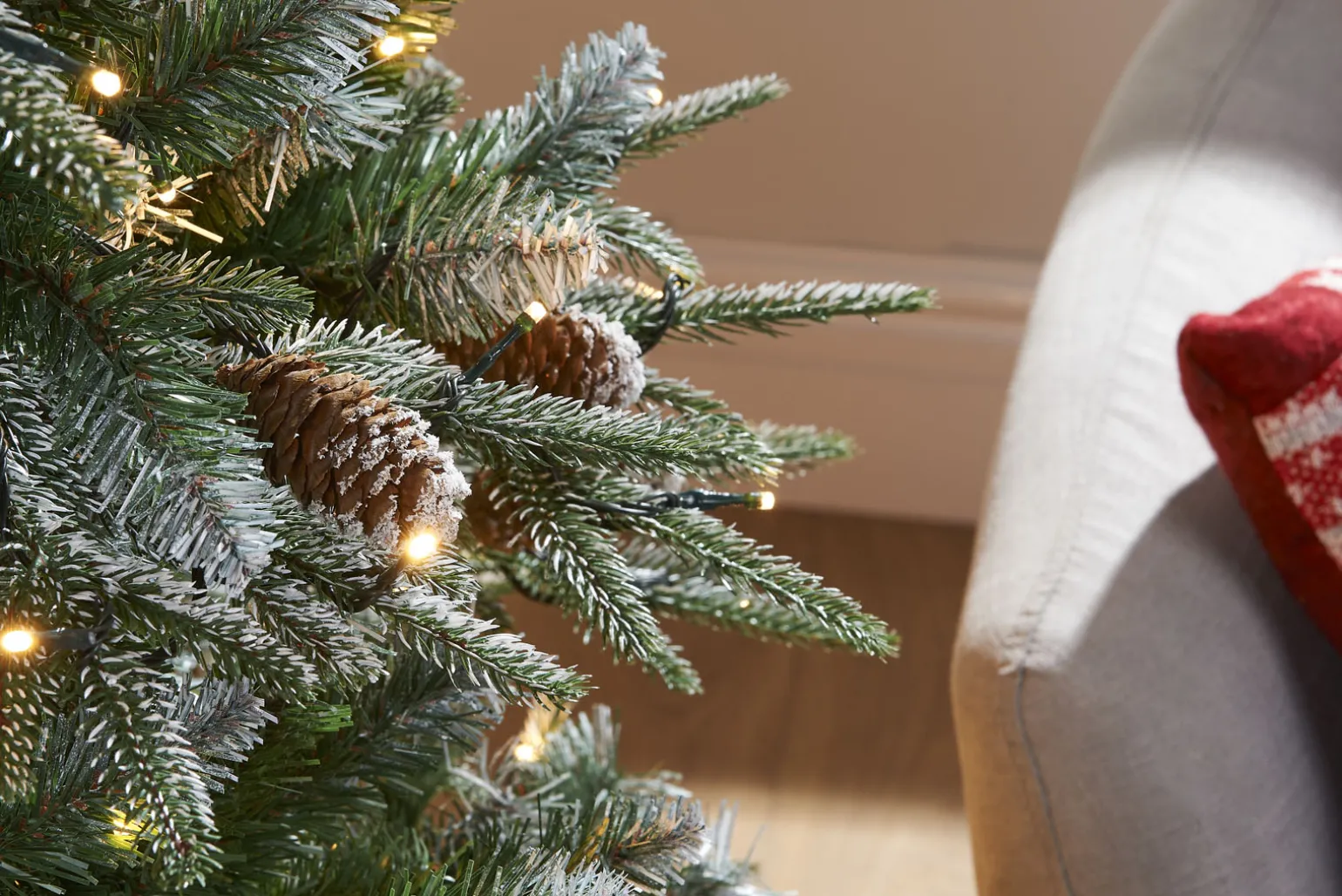 Pre-Lit Snow Flocked Norwegian Spruce Christmas Tree, 6 Ft
