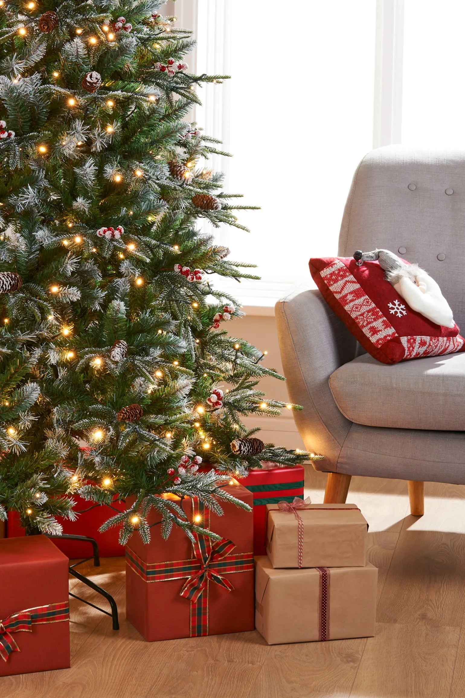 Pre-Lit Snow Flocked Norwegian Spruce Christmas Tree, 6 Ft