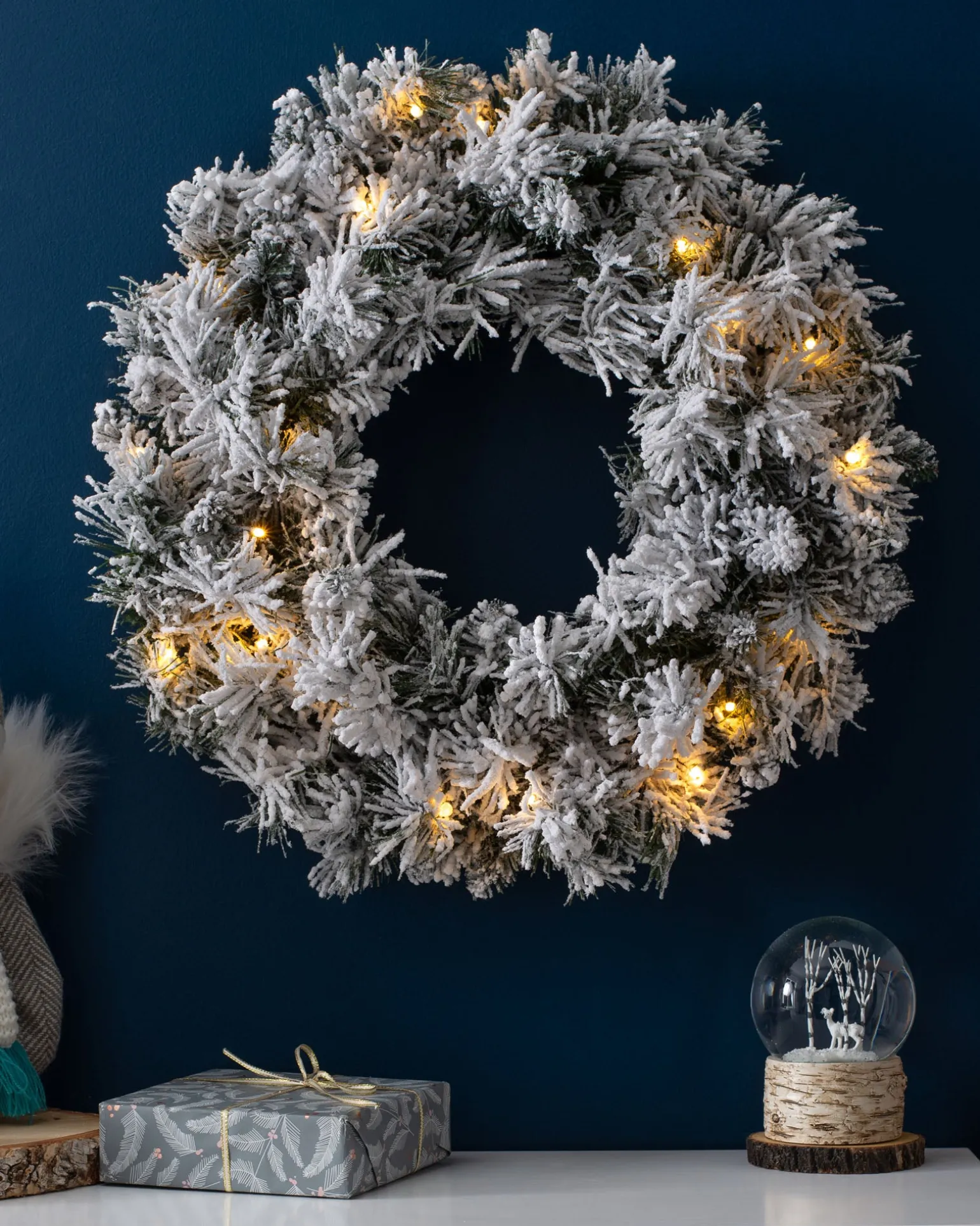 Pre-Lit Snow Flocked Spruce Wreath, 60 Cm
