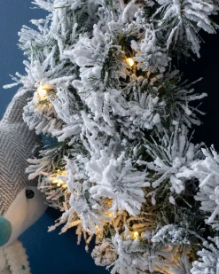 Pre-Lit Snow Flocked Spruce Wreath, 60 Cm