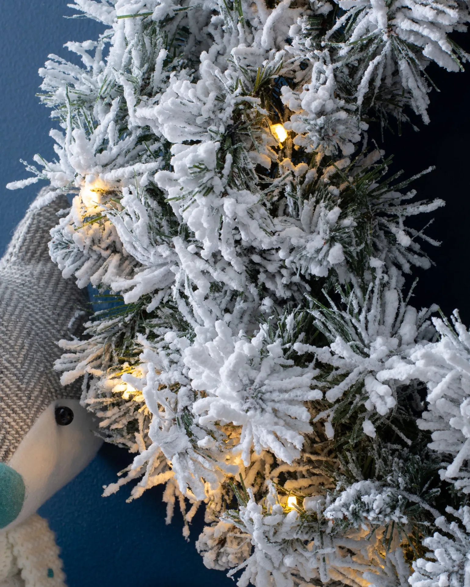 Pre-Lit Snow Flocked Spruce Wreath, 60 Cm