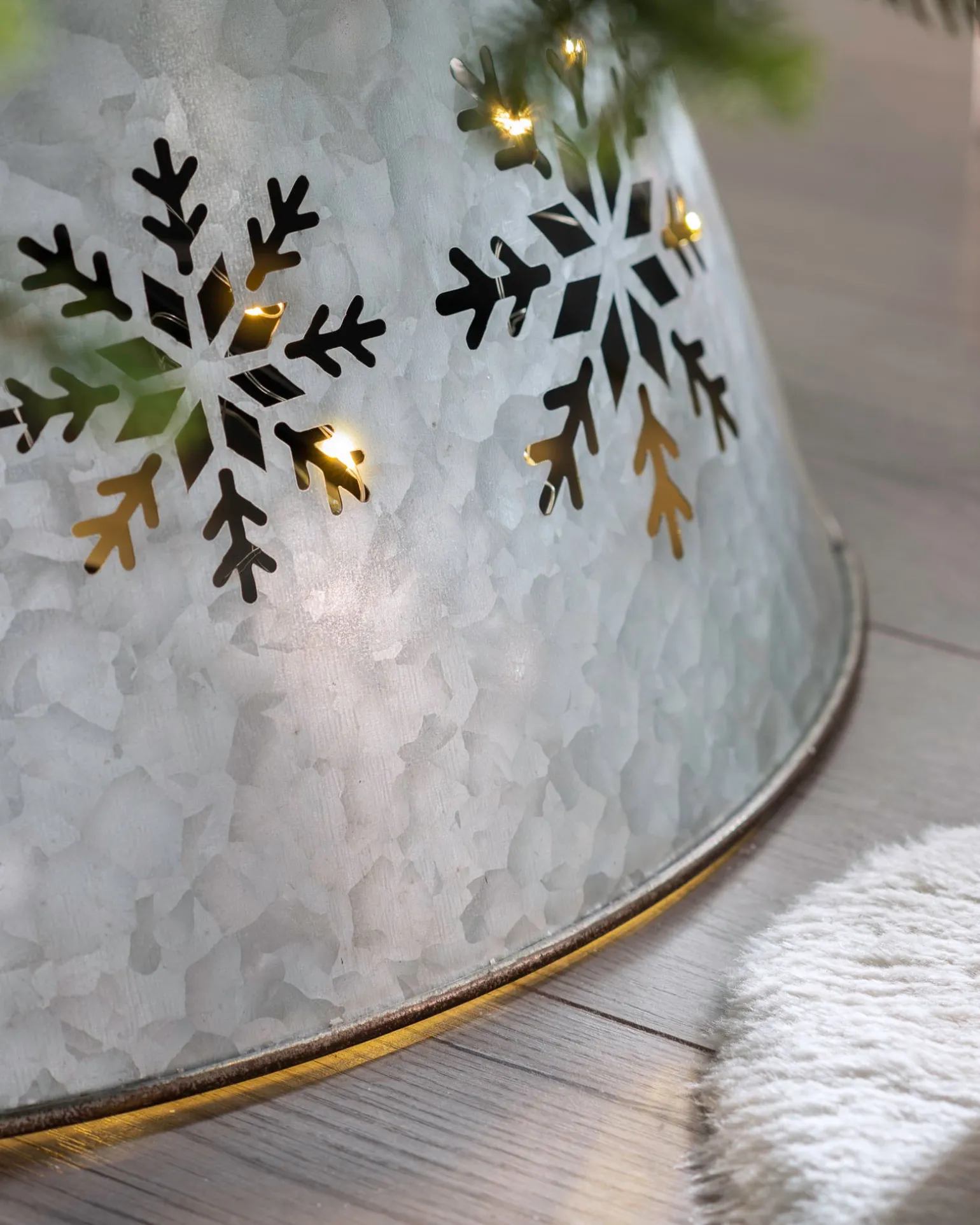 Pre-Lit Snowflake Tree Collar, 55 Cm