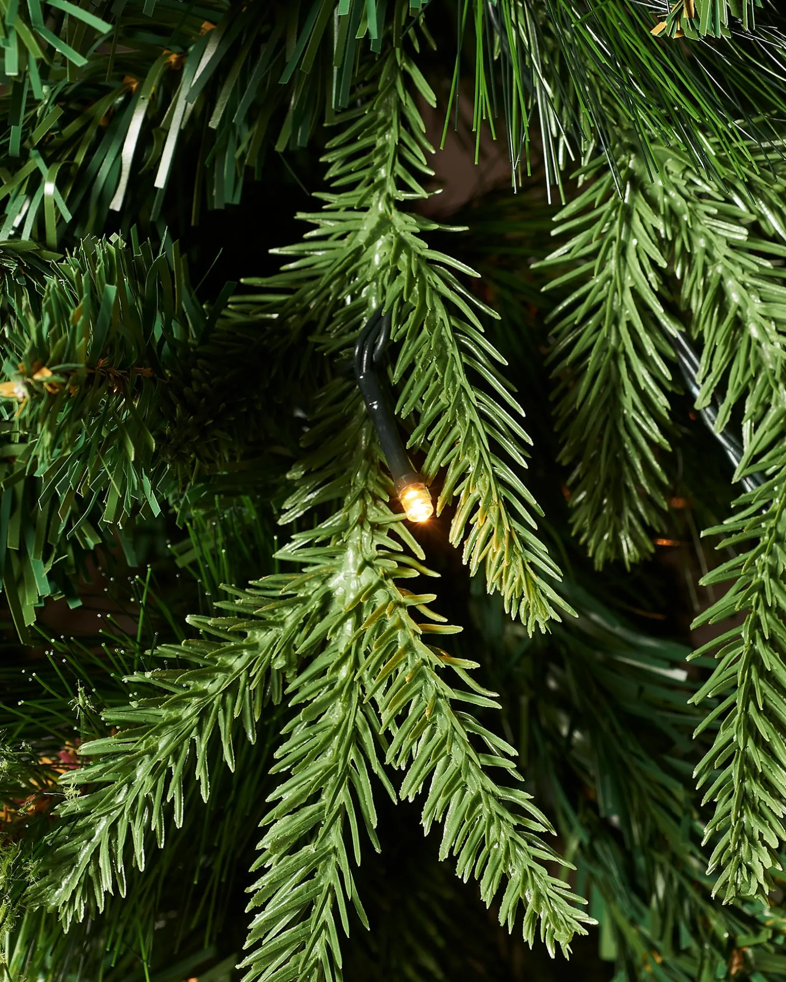 Pre-Lit Victorian Mixed Tip Berries & Pinecones Christmas Tree, 5 Ft