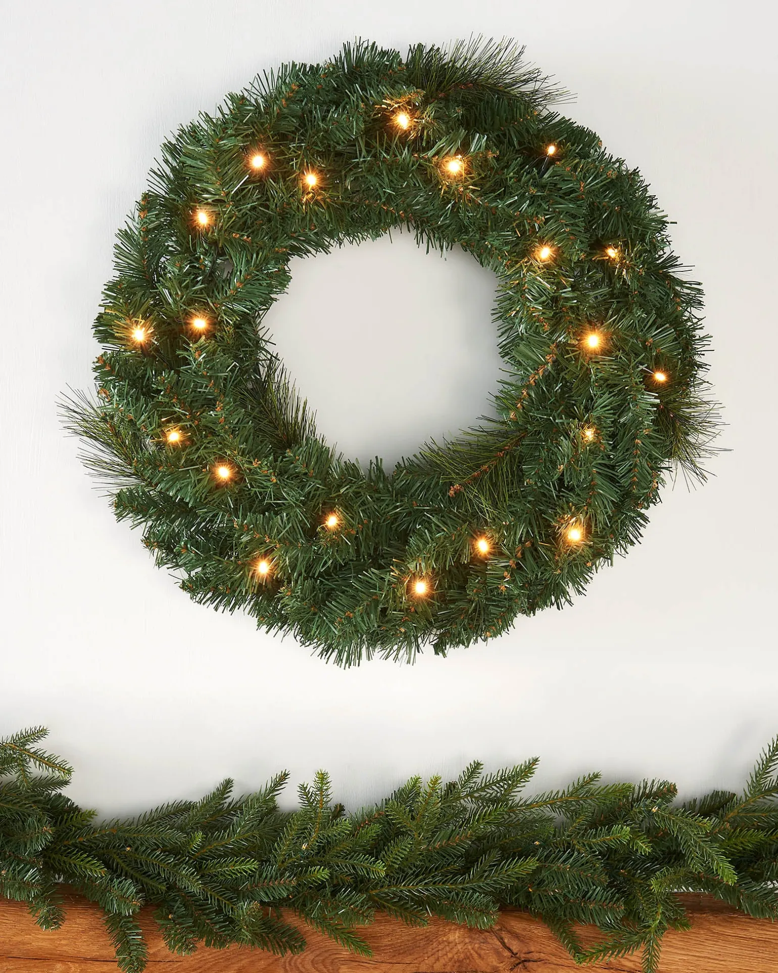 Pre-Lit Wreath, 60 Cm