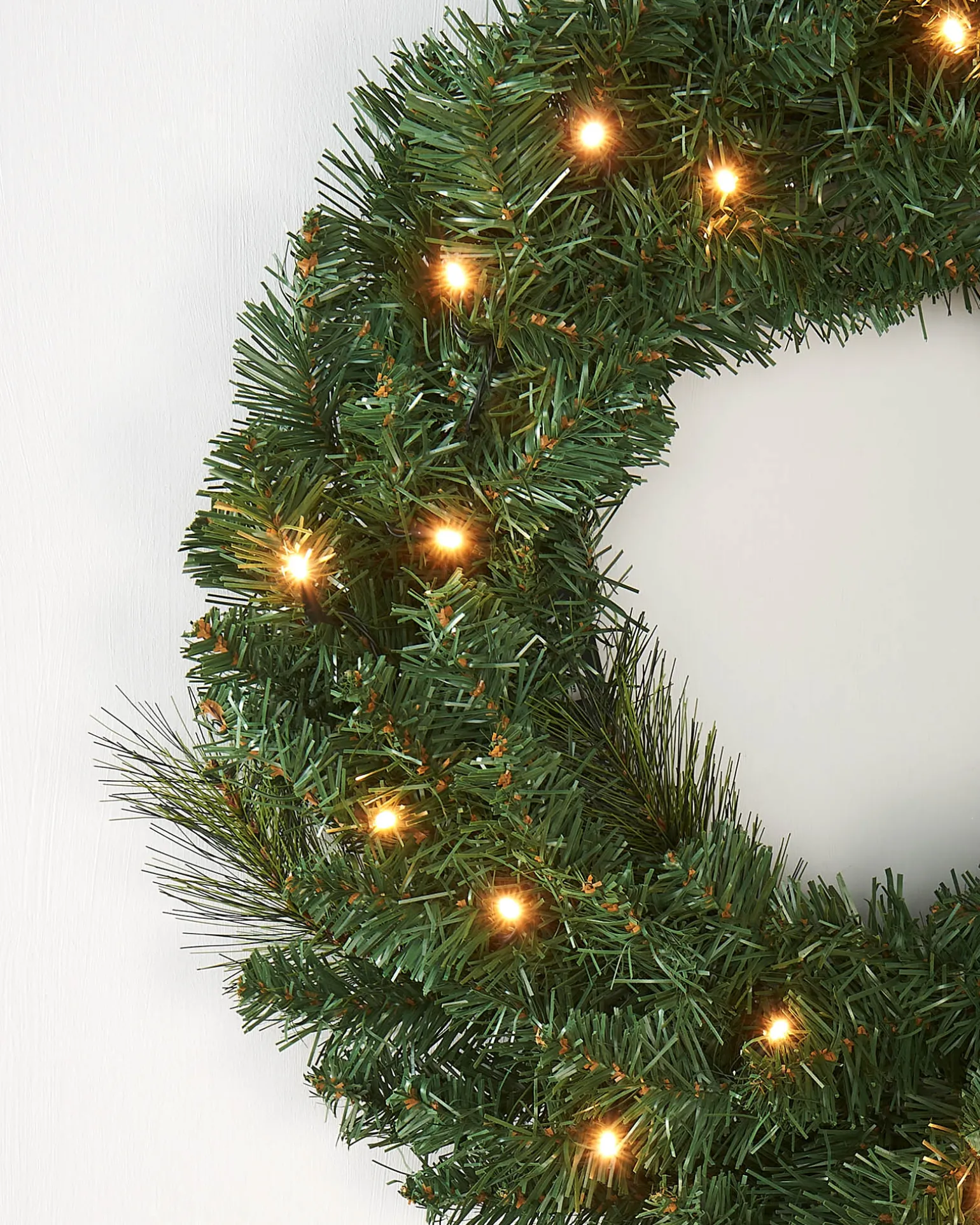 Pre-Lit Wreath, 60 Cm