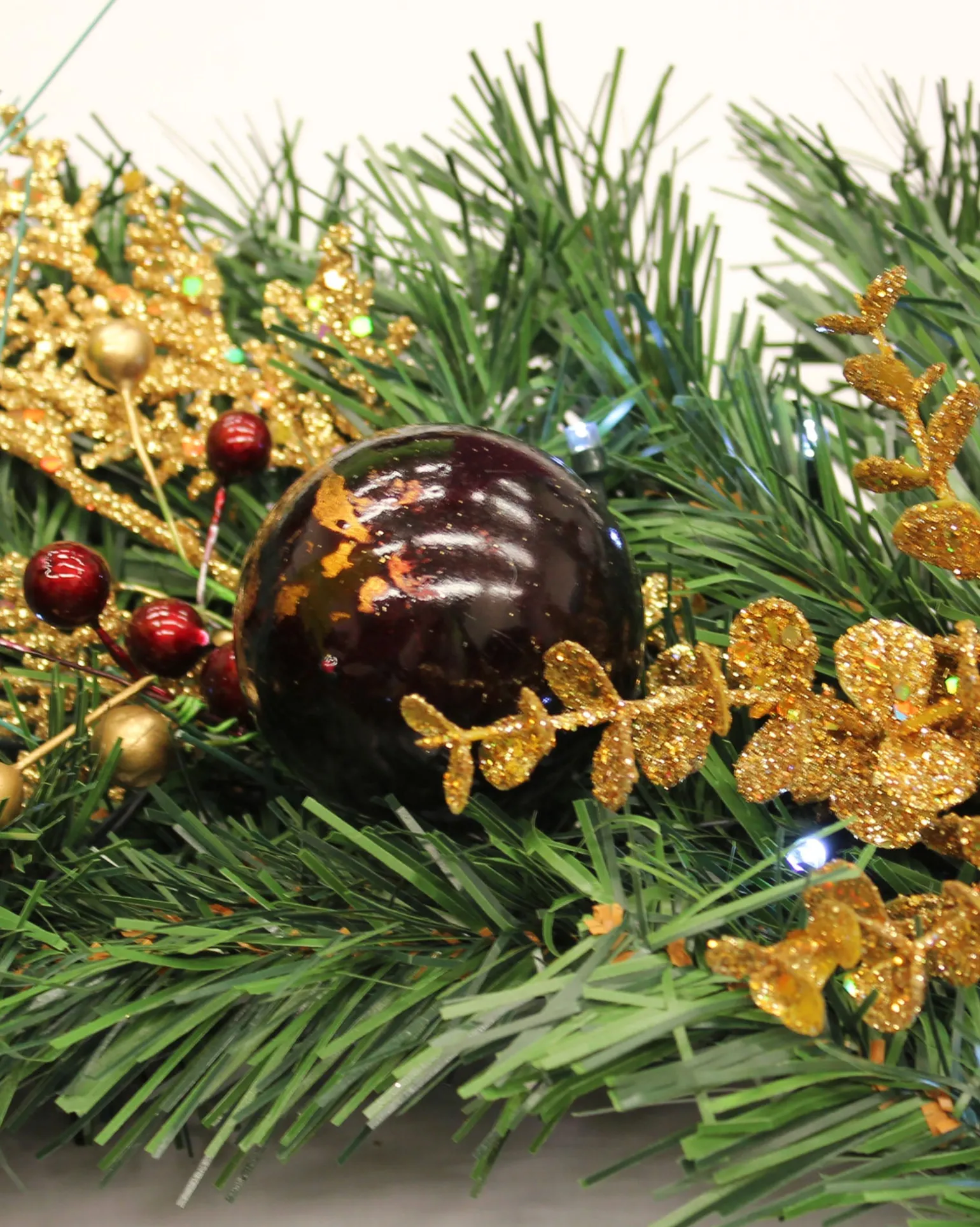 Pre-Lit Wreath, Red/Gold, 60 Cm