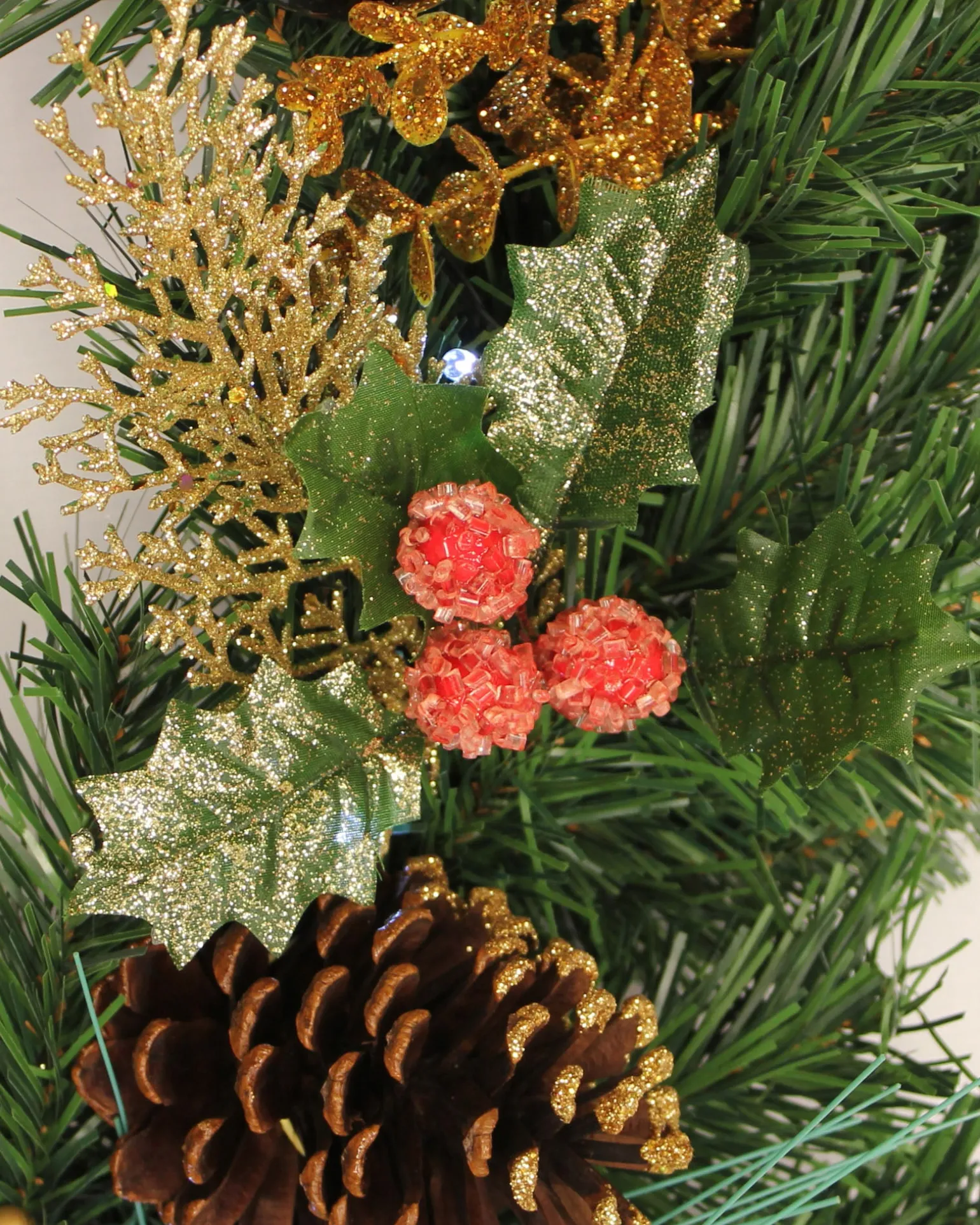 Pre-Lit Wreath, Red/Gold, 60 Cm