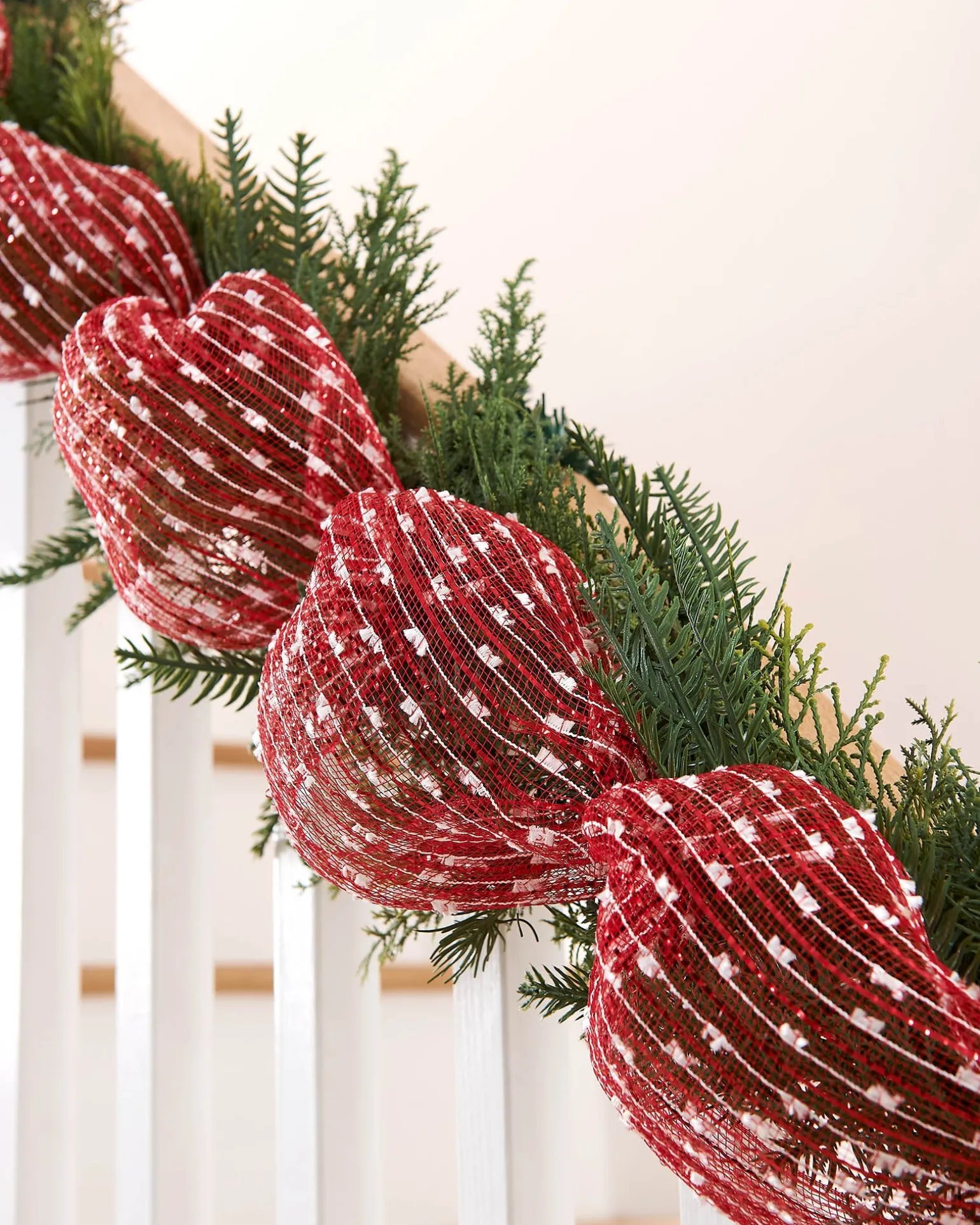 Red And White Mesh With Red Foil, 9 M