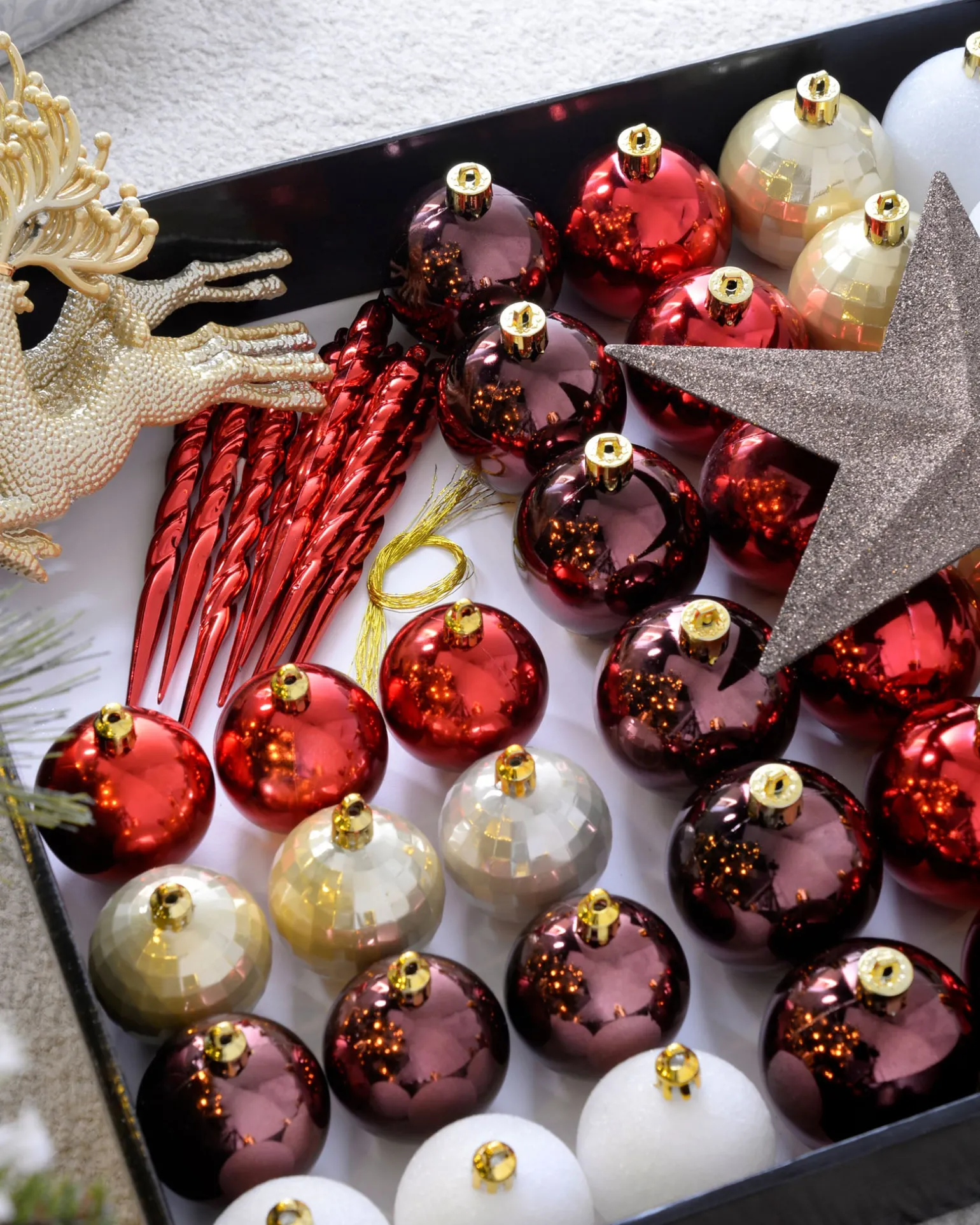 Red/Gold Shatterproof Baubles Set, 50 Pack