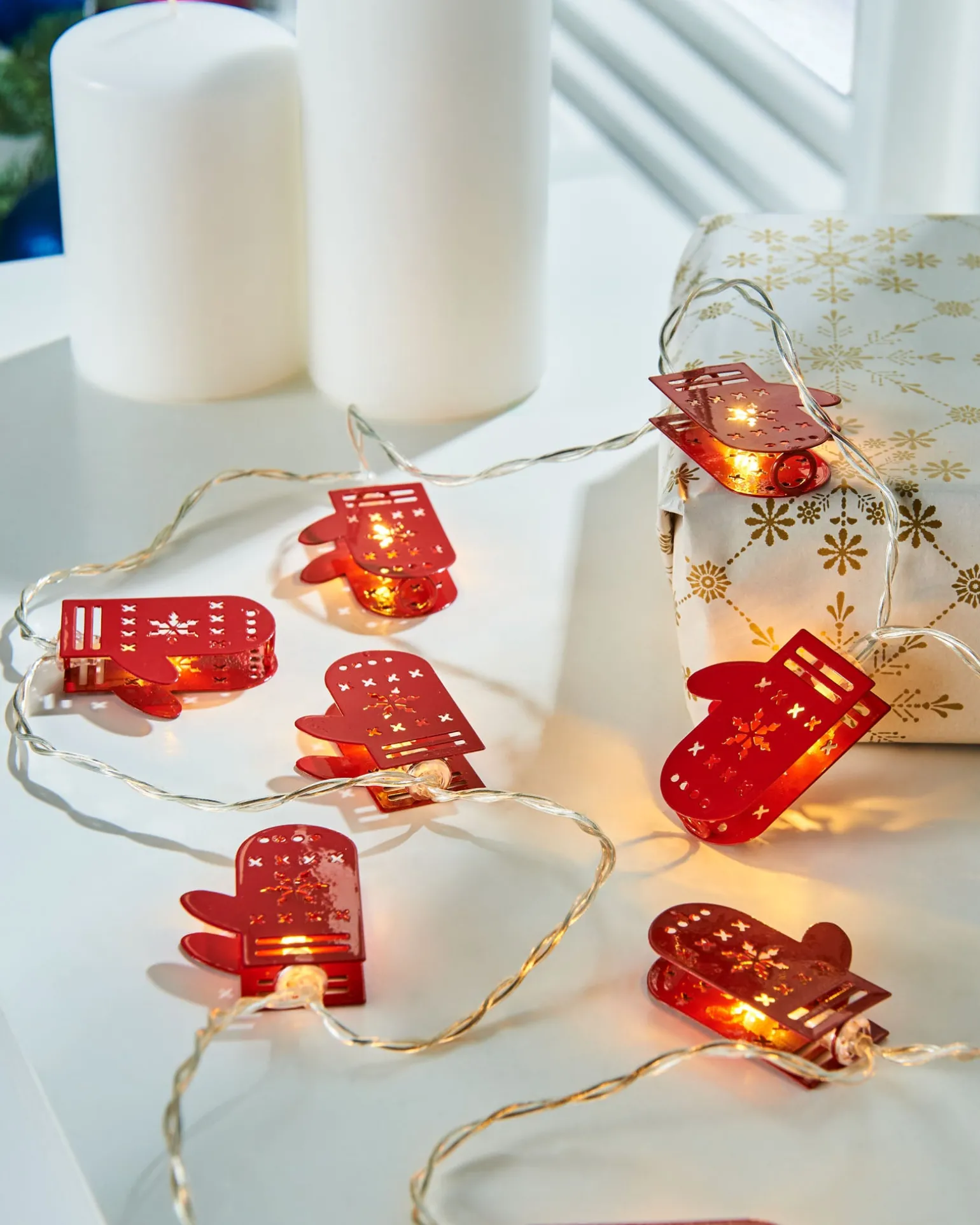 Santa Gloves LED Light String, 1.8 M