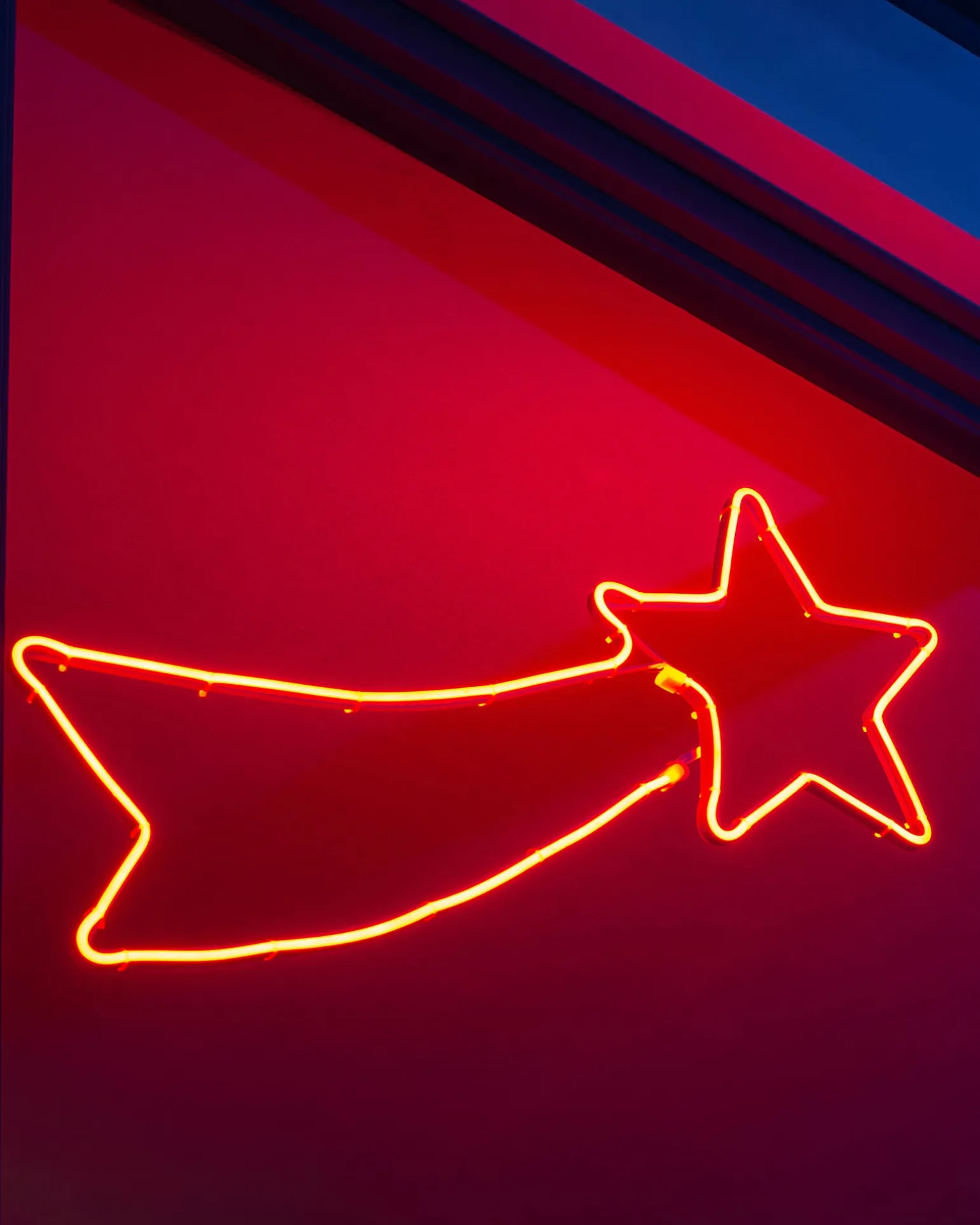Shooting Star Neon Rope Light Silhouette, 70 Cm
