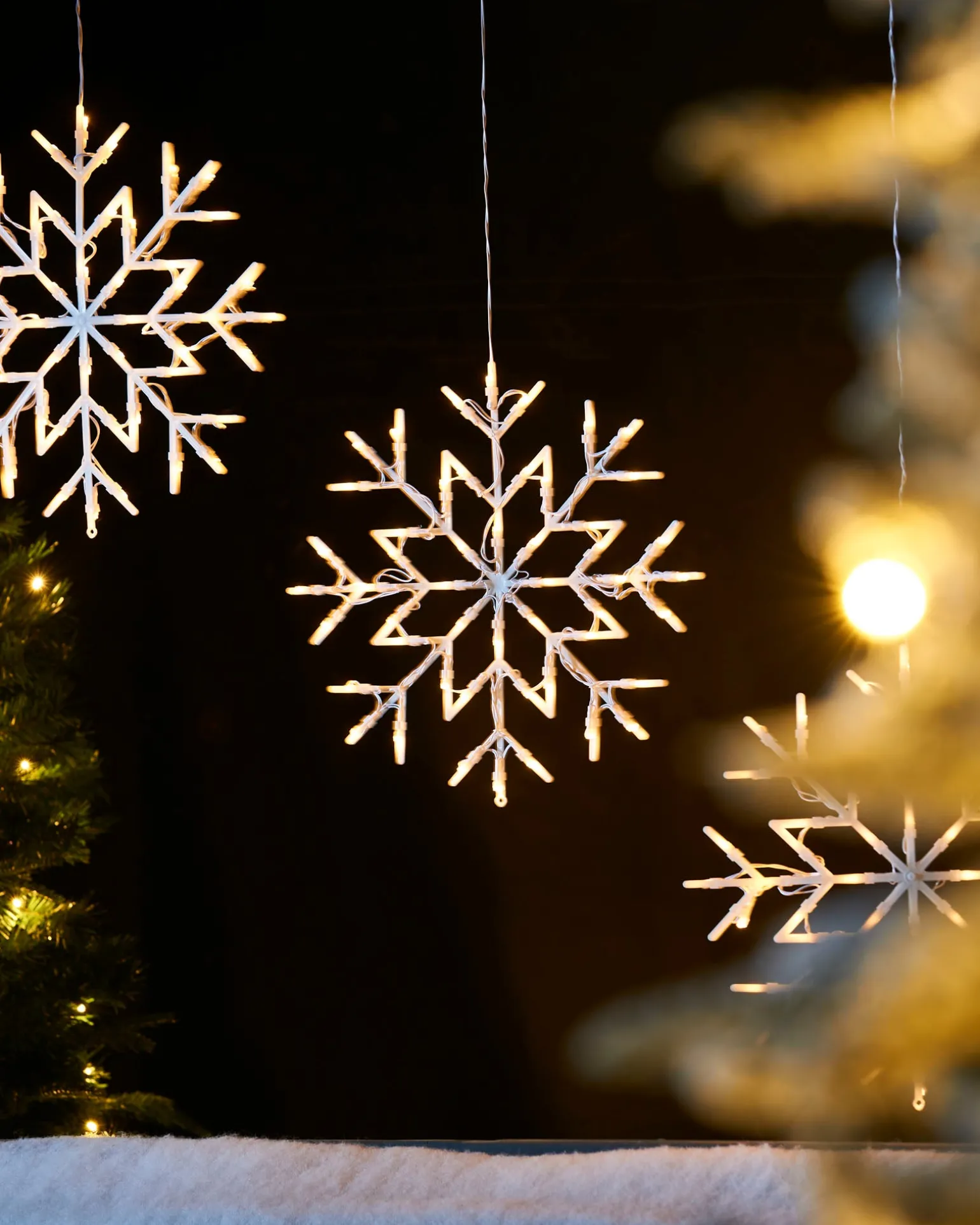 Snowflake Silhouette, Warm White, 36 Cm