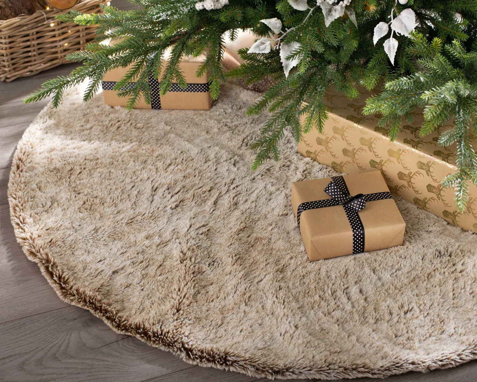 Two Tones Fur Tree Skirt, Brown, 120 Cm