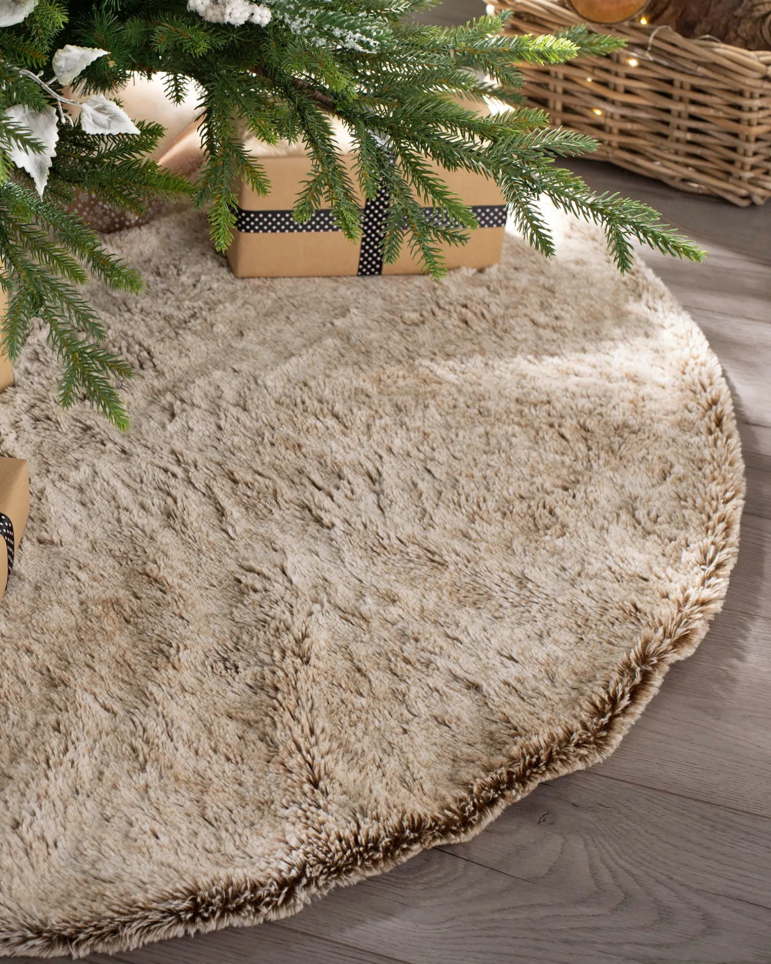 Two Tones Fur Tree Skirt, Brown, 120 Cm